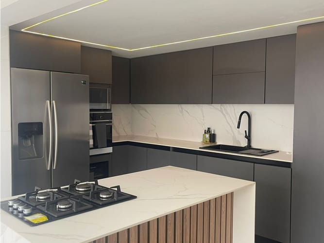 Casa de 4 alcobas en arriendo en El Poblado, Medellín, 990 m² · foto 5 de 24