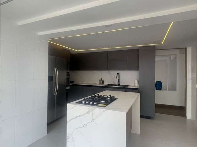 Casa de 4 alcobas en arriendo en El Poblado, Medellín, 990 m² · foto 7 de 24
