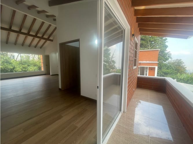 Casa de 4 alcobas en arriendo en El Poblado, Medellín, 990 m² · foto 14 de 24