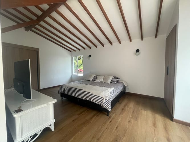 Casa de 4 alcobas en arriendo en El Poblado, Medellín, 990 m² · foto 15 de 24