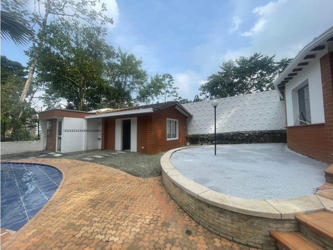 Casa de 4 alcobas en arriendo en El Poblado, Medellín, 990 m² · foto 20 de 24