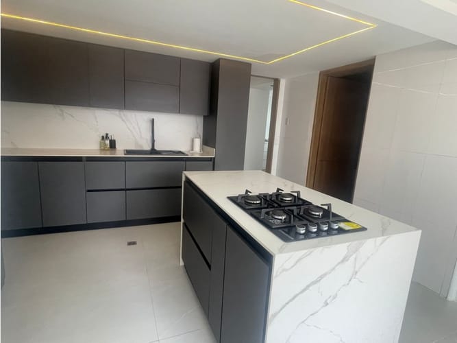 Casa de 4 alcobas en arriendo en El Poblado, Medellín, 990 m² · foto 23 de 24