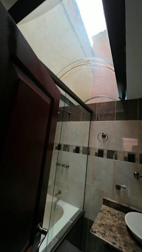 Casa de 4 alcobas en arriendo en San Jose, Sabaneta, 350 m² · foto 3 de 16