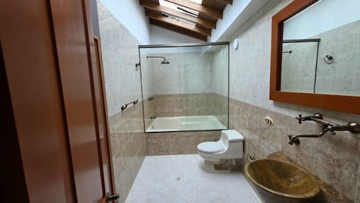 Casa de 4 alcobas en arriendo en San Jose, Sabaneta, 350 m² · foto 9 de 16