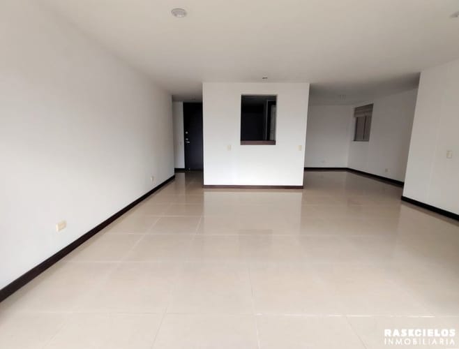 Apartamento de 3 alcobas en arriendo en Los Balsos, Medellín, 100 m² · foto 2 de 16