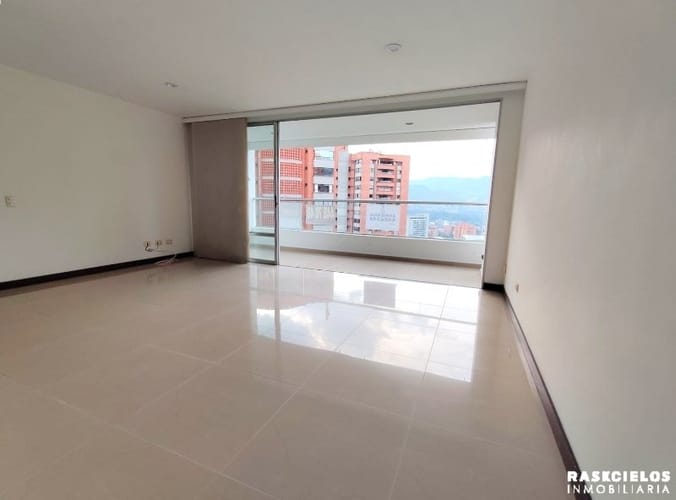 Apartamento de 3 alcobas en arriendo en Los Balsos, Medellín, 100 m² · foto 3 de 16