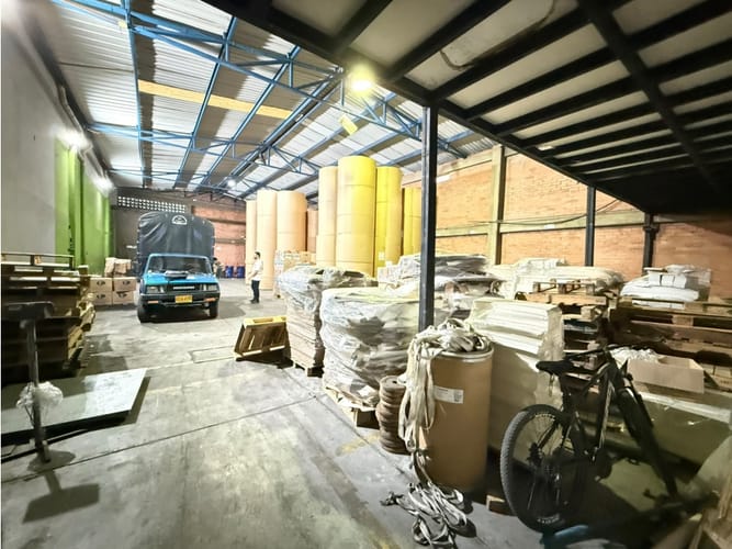 Bodega en venta en San Nicolas, Cali, 320 m² · foto 3 de 6