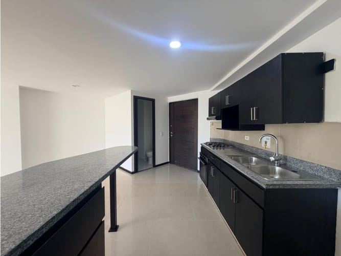 Apartamento de 3 alcobas en arriendo en Las Lomitas, Sabaneta, 104 m² · foto 3 de 14