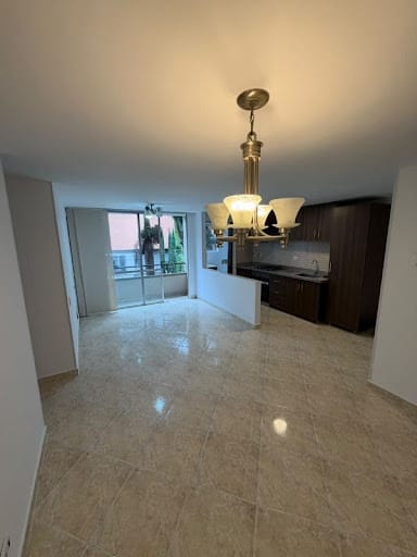 Apartamento de 3 alcobas en arriendo en Cumbres, Envigado, 78 m² · foto 2 de 14