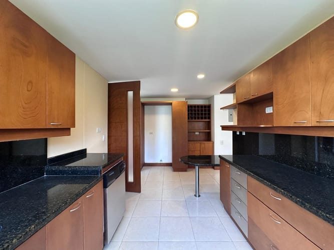 Apartamento de 3 alcobas en arriendo en El Poblado, Medellín, 288 m² · foto 8 de 18