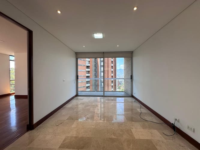 Apartamento de 3 alcobas en arriendo en El Poblado, Medellín, 288 m² · foto 10 de 18