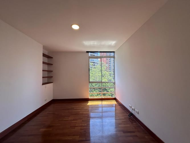 Apartamento de 3 alcobas en arriendo en El Poblado, Medellín, 288 m² · foto 11 de 18