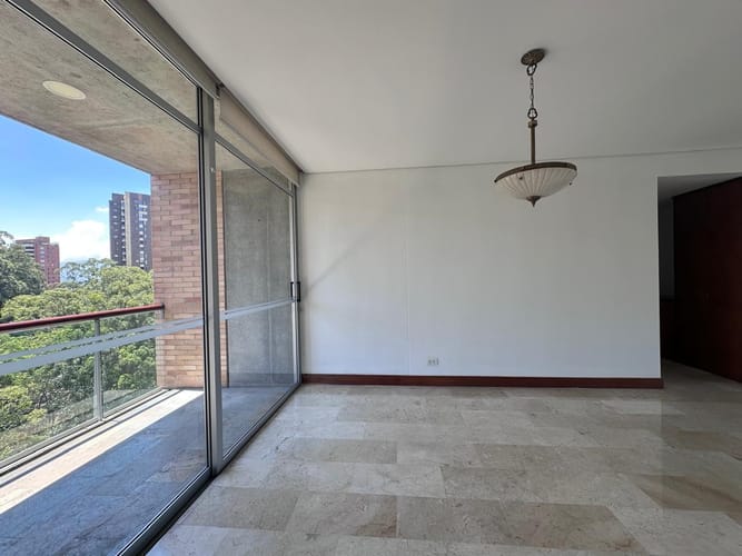 Apartamento de 3 alcobas en arriendo en El Poblado, Medellín, 288 m² · foto 3 de 18