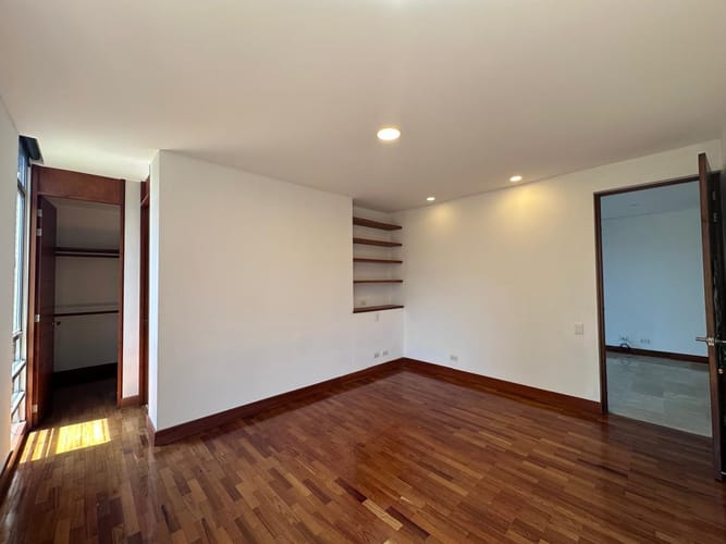 Apartamento de 3 alcobas en arriendo en El Poblado, Medellín, 288 m² · foto 13 de 18