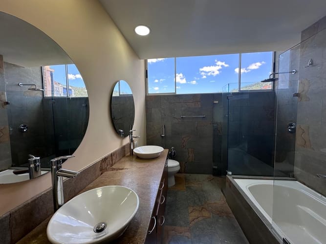Apartamento de 3 alcobas en arriendo en El Poblado, Medellín, 288 m² · foto 17 de 18