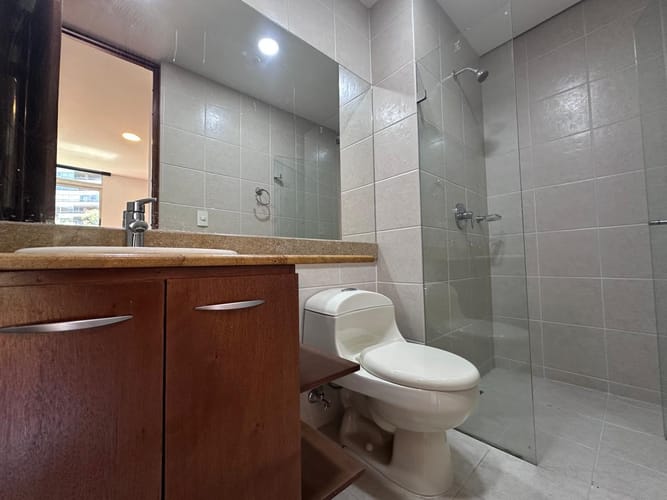 Apartamento de 3 alcobas en arriendo en El Poblado, Medellín, 288 m² · foto 18 de 18