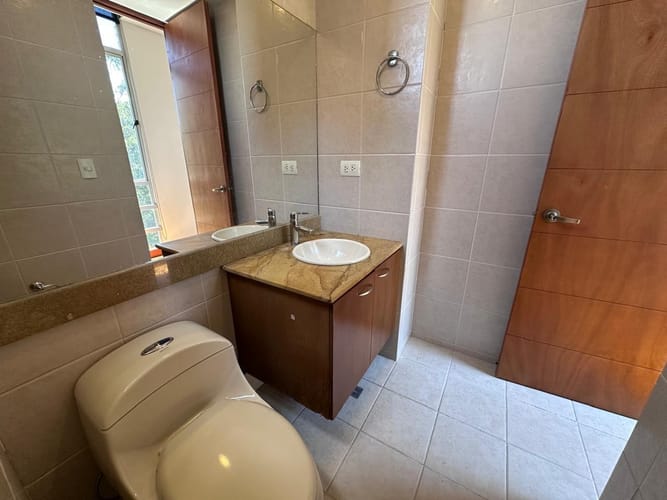 Apartamento de 3 alcobas en arriendo en El Poblado, Medellín, 288 m² · foto 16 de 18