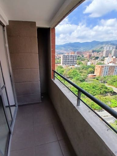 Apartamento de 2 alcobas en arriendo en San German, Medellín, 55 m² · foto 10 de 11