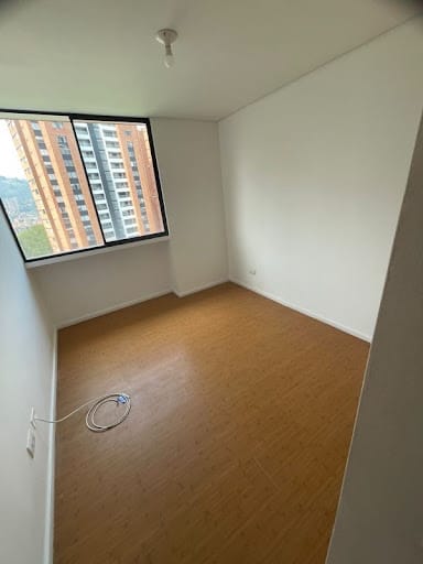 Apartamento de 2 alcobas en arriendo en Loma De Las Brujas, Envigado, 85 m² · foto 2 de 11