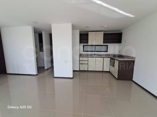 Apartamento de 2 alcobas en arriendo en El Carmelo Ii, Sabaneta, 75 m² · foto 2 de 19