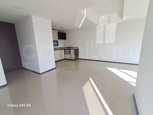 Apartamento de 2 alcobas en arriendo en El Carmelo Ii, Sabaneta, 75 m² · foto 3 de 19