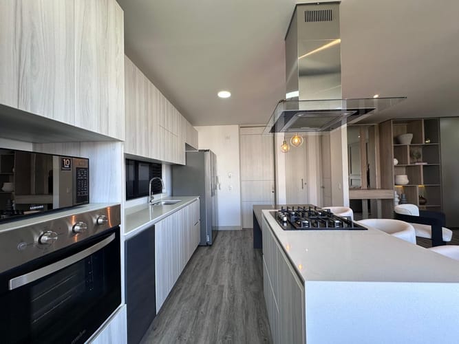 Apartamento de 2 alcobas en arriendo en El Poblado, Medellín, 98 m² · foto 7 de 19