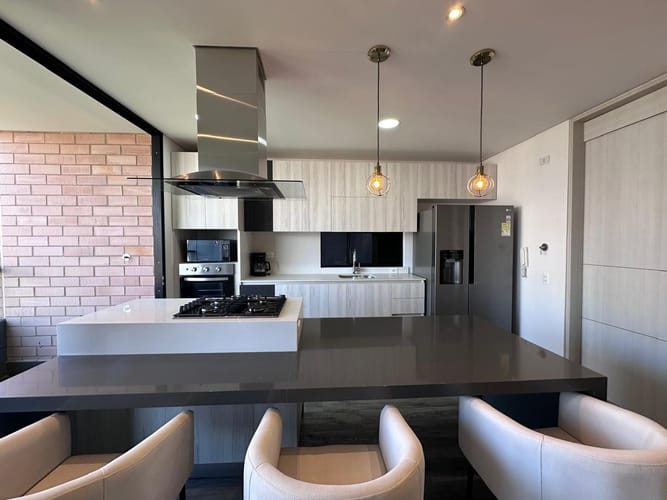 Apartamento de 2 alcobas en arriendo en El Poblado, Medellín, 98 m² · foto 6 de 19