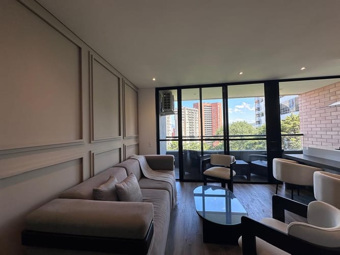 Apartamento de 2 alcobas en arriendo en El Poblado, Medellín, 98 m² · foto 4 de 19