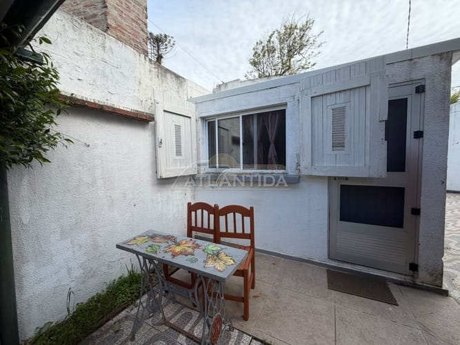 Casa Amueblada De 1 Dormitorio En Alquiler Anual En Atlántida. Inm Atlántida · Foto 1