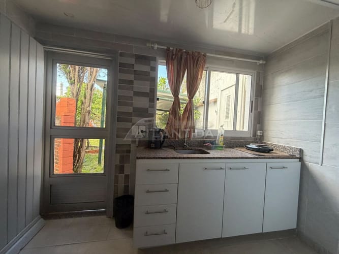 Casa Amueblada De 1 Dormitorio En Alquiler Anual En Atlántida. Inm Atlántida · Foto 2