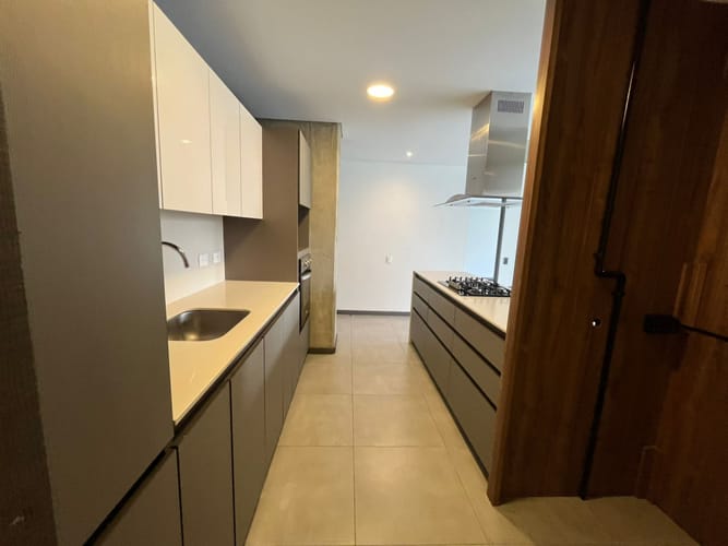 Apartamento de 2 alcobas en arriendo en Patio Bonito, Medellín, 104 m² · foto 3 de 15