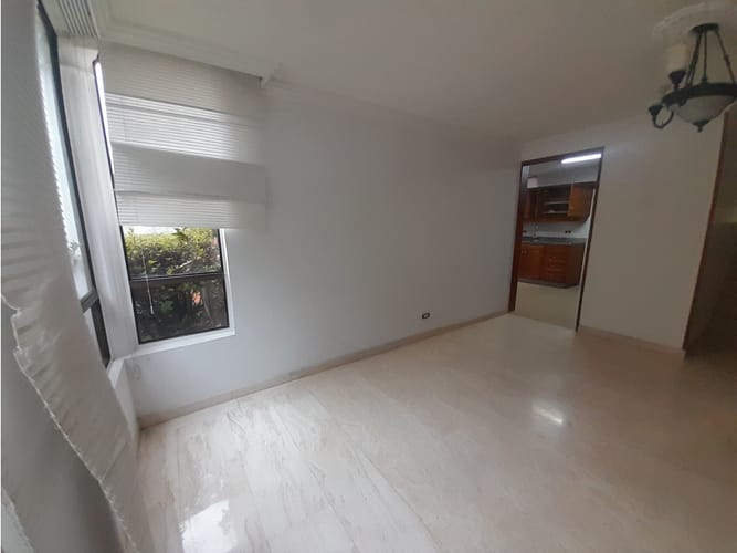 Casa de 4 alcobas en arriendo en El Castillo, Medellín, 325 m² · foto 6 de 16