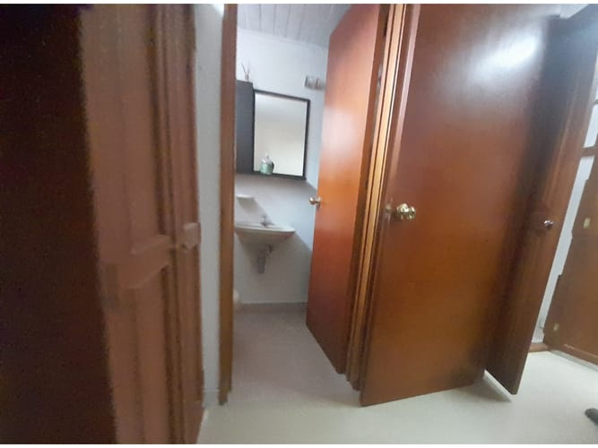 Casa de 4 alcobas en arriendo en El Castillo, Medellín, 325 m² · foto 10 de 16