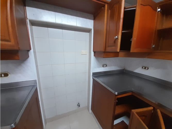 Casa de 4 alcobas en arriendo en El Castillo, Medellín, 325 m² · foto 11 de 16