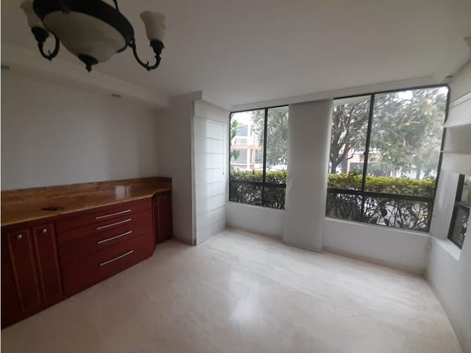 Casa de 4 alcobas en arriendo en El Castillo, Medellín, 325 m² · foto 12 de 16