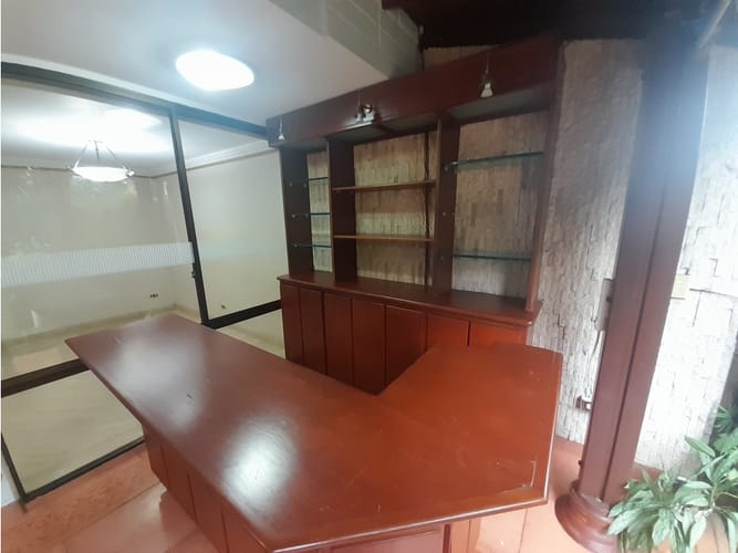 Casa de 4 alcobas en arriendo en El Castillo, Medellín, 325 m² · foto 14 de 16