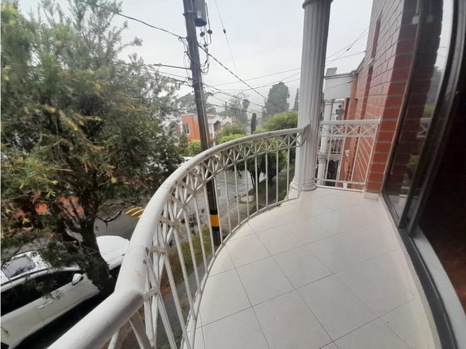 Casa de 4 alcobas en arriendo en El Castillo, Medellín, 325 m² · foto 15 de 16