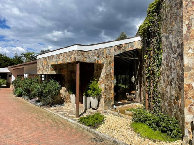 Casa de 4 alcobas en venta en Las Palmas, Envigado, 700 m² · foto 1 de 23