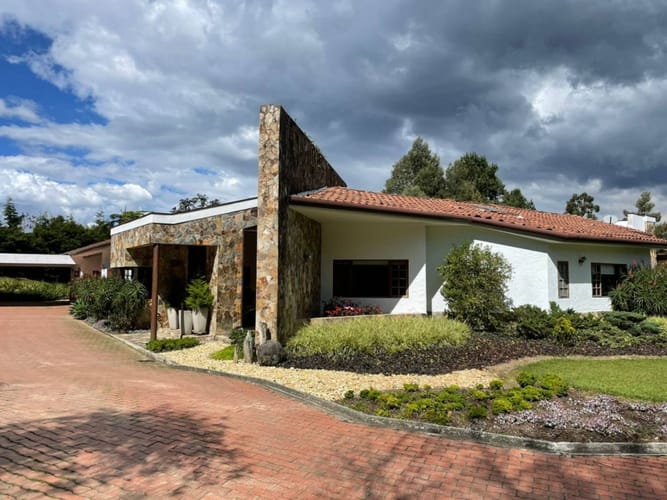 Casa de 4 alcobas en venta en Las Palmas, Envigado, 700 m² · foto 2 de 23