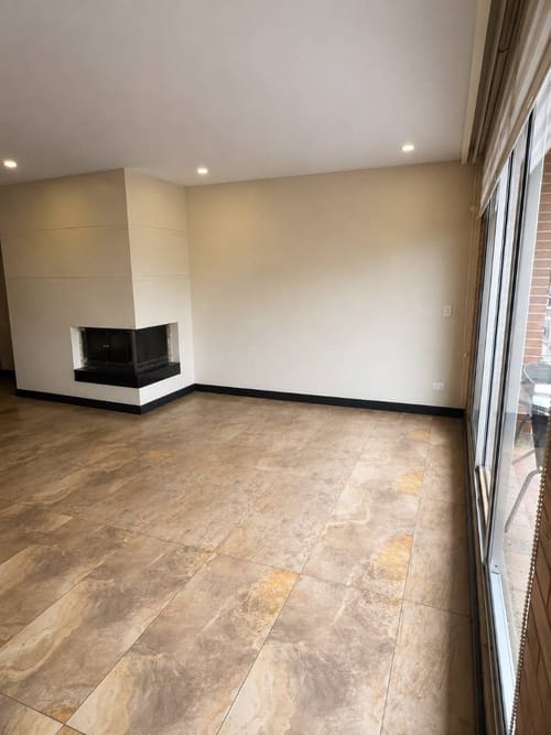 Apartamento de 2 alcobas en venta en Santa Barbara, Bogotá, 136 m² · foto 2 de 18