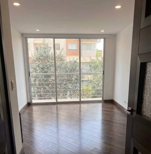 Apartamento de 2 alcobas en venta en Santa Barbara, Bogotá, 136 m² · foto 3 de 18