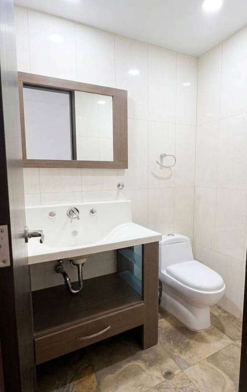 Apartamento de 2 alcobas en venta en Santa Barbara, Bogotá, 136 m² · foto 14 de 18
