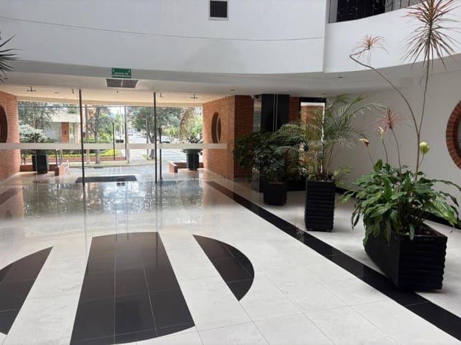 Apartamento de 2 alcobas en venta en Santa Barbara, Bogotá, 136 m² · foto 17 de 18