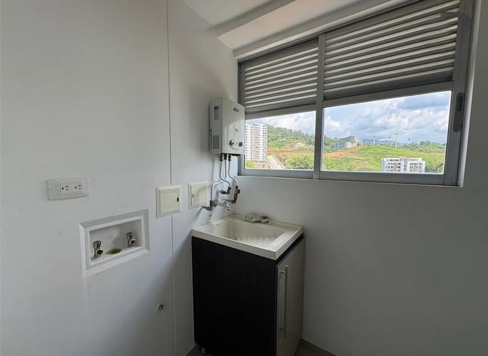 Apartamento de 3 alcobas en venta en Pinares, Pereira, 78 m² · foto 6 de 8