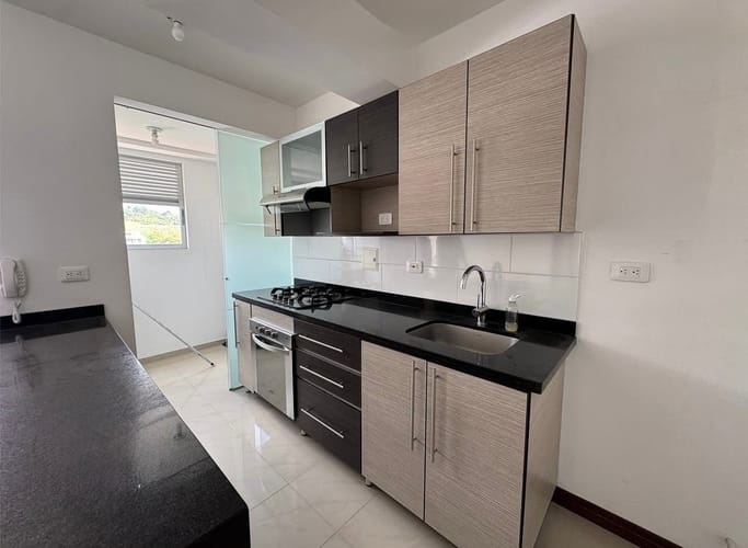 Apartamento de 3 alcobas en venta en Pinares, Pereira, 78 m² · foto 3 de 8