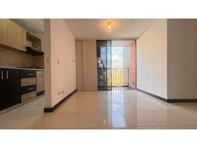 Apartamento de 3 alcobas en arriendo en Suramérica, Itagüí, 78 m² · foto 3 de 15