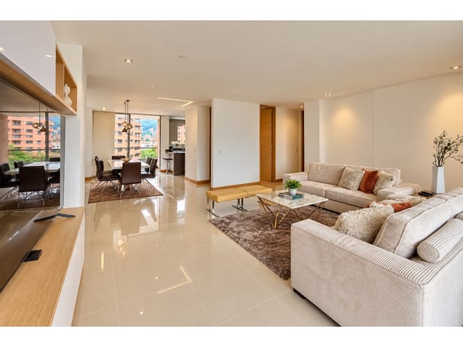 Apartamento de 3 alcobas en arriendo en La Florida, Medellín, 200 m² · foto 2 de 24