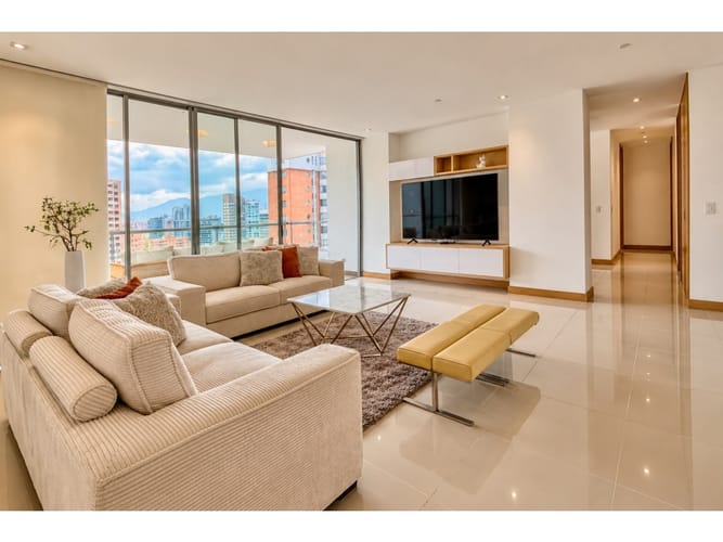 Apartamento de 3 alcobas en arriendo en La Florida, Medellín, 200 m² · foto 3 de 24