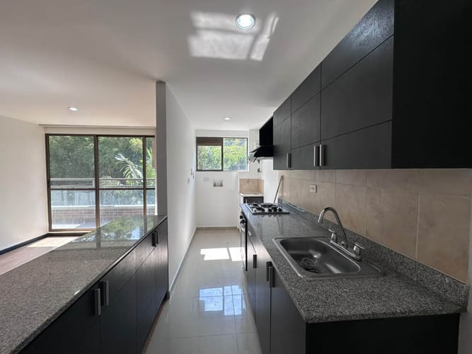 Apartamento de 1 alcoba en arriendo en El Poblado, Medellín, 65 m² · foto 3 de 14