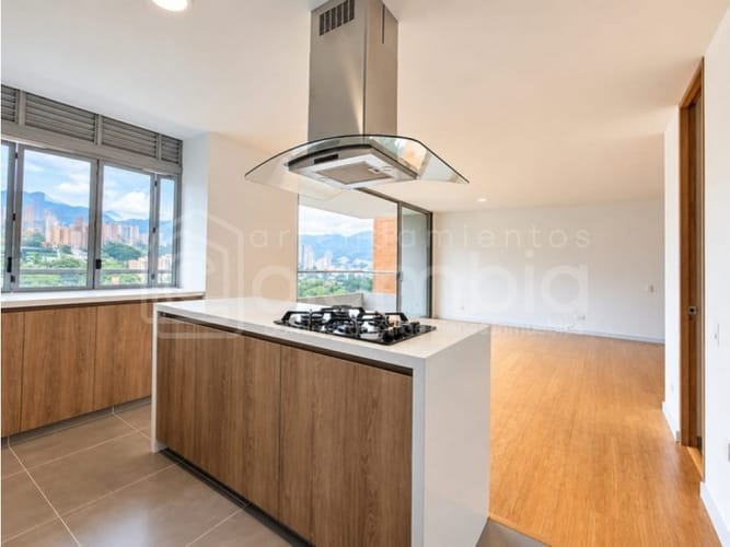 Apartamento de 3 alcobas en venta en La Inmaculada, Envigado, 140 m² · foto 4 de 24